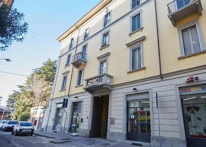 Raffaella In Center *